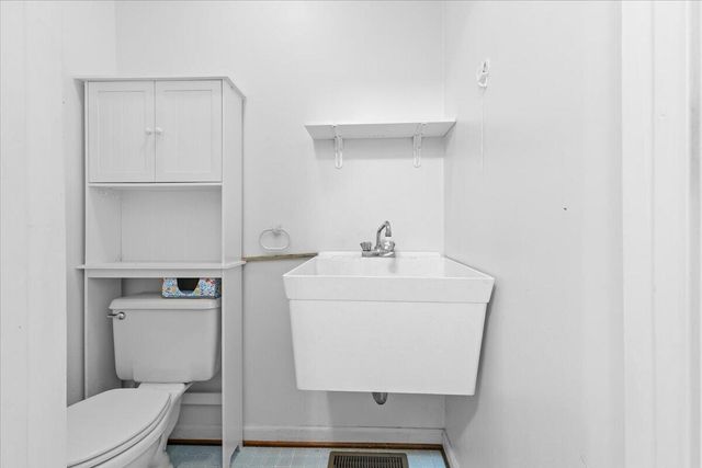 1297 Flowing Spring RD, Buchanan, VA 24066