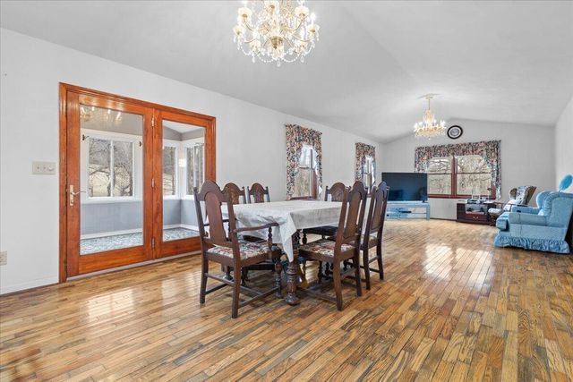 1297 Flowing Spring RD, Buchanan, VA 24066