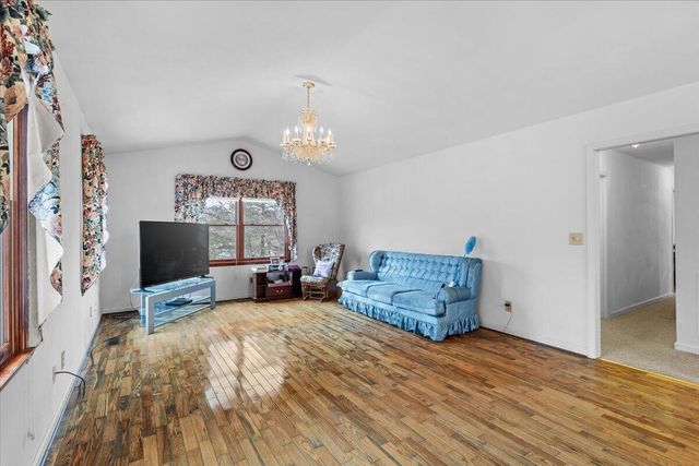 1297 Flowing Spring RD, Buchanan, VA 24066