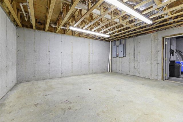 1297 Flowing Spring RD, Buchanan, VA 24066