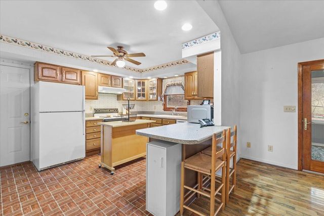 1297 Flowing Spring RD, Buchanan, VA 24066