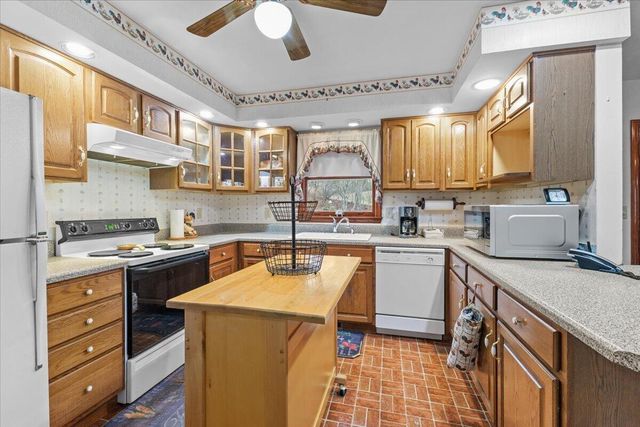 1297 Flowing Spring RD, Buchanan, VA 24066