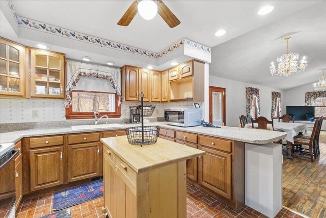 1297 Flowing Spring RD, Buchanan, VA 24066