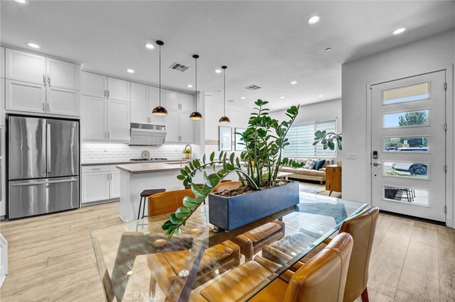 327 Novel, Irvine, CA 92618