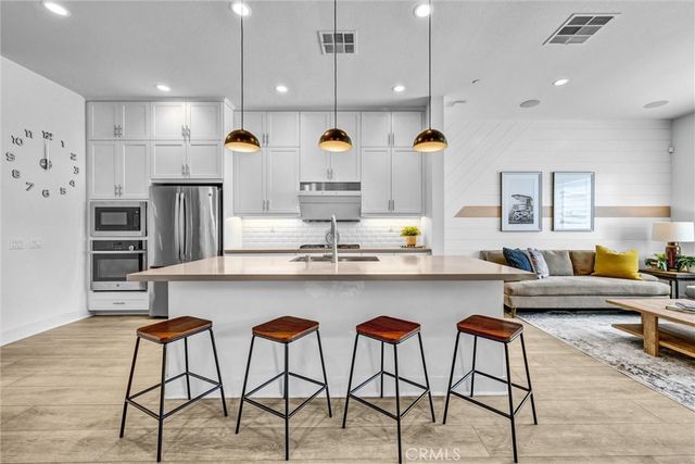 327 Novel, Irvine, CA 92618
