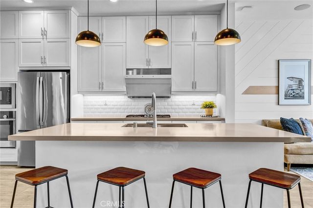 327 Novel, Irvine, CA 92618