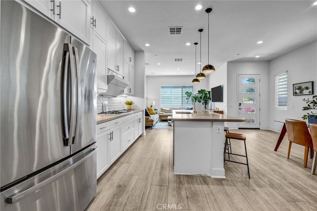 327 Novel, Irvine, CA 92618