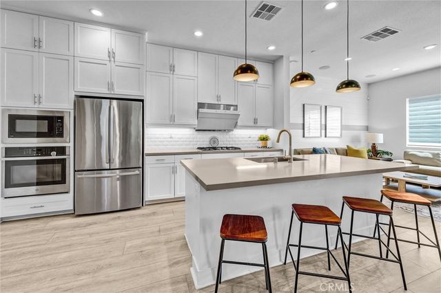 327 Novel, Irvine, CA 92618