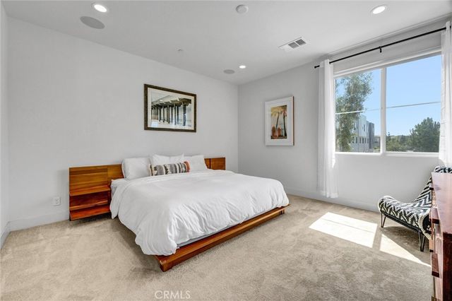 327 Novel, Irvine, CA 92618