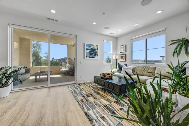 327 Novel, Irvine, CA 92618