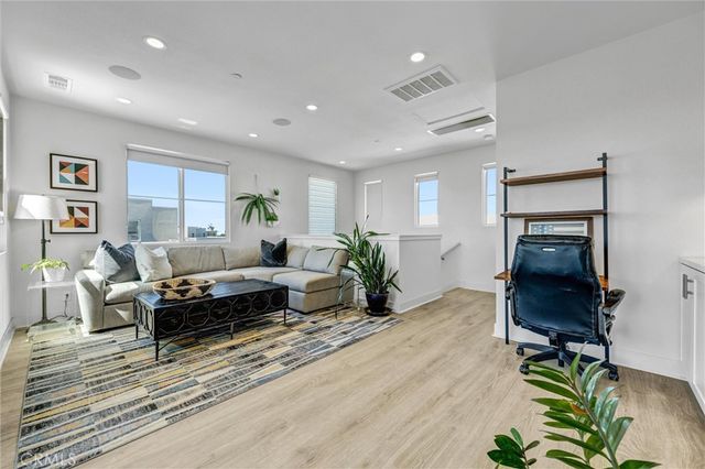 327 Novel, Irvine, CA 92618
