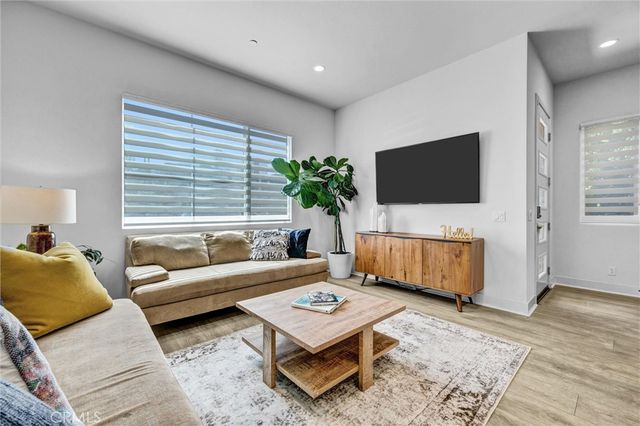 327 Novel, Irvine, CA 92618