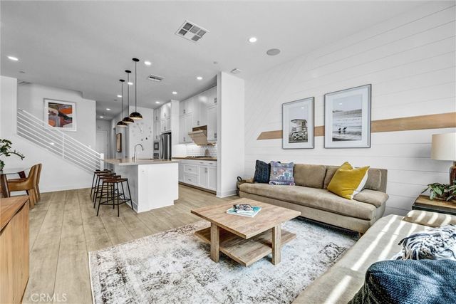 327 Novel, Irvine, CA 92618