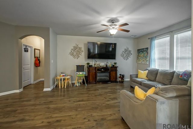 11383 Legacy Oaks Ln, Gonzales, LA 70737