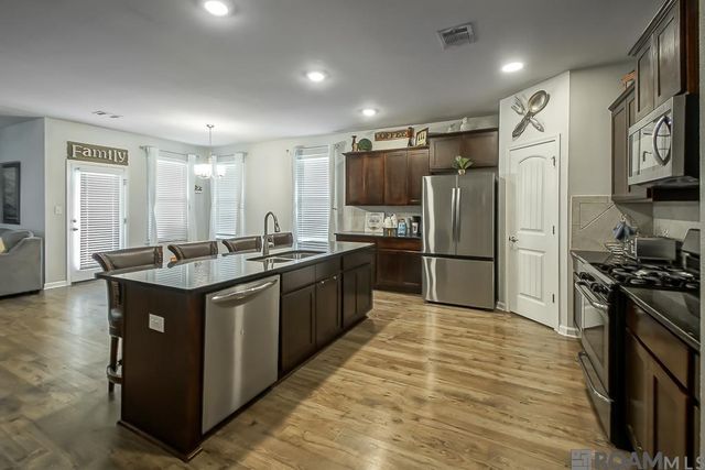 11383 Legacy Oaks Ln, Gonzales, LA 70737