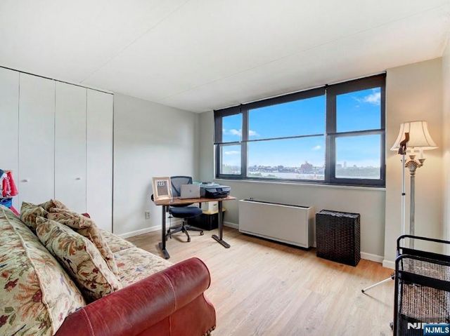 250 Gorge Road 8J, Cliffside Park, NJ 07010