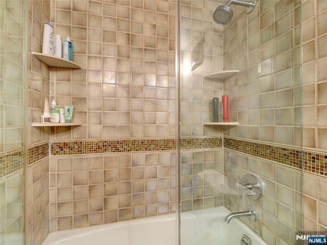 250 Gorge Road 8J, Cliffside Park, NJ 07010