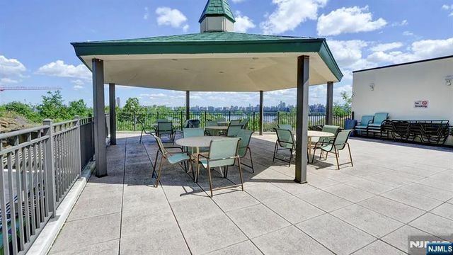 250 Gorge Road 8J, Cliffside Park, NJ 07010