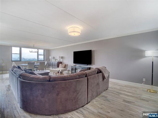 250 Gorge Road 8J, Cliffside Park, NJ 07010