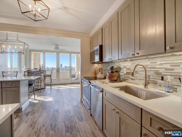 250 Gorge Road 8J, Cliffside Park, NJ 07010