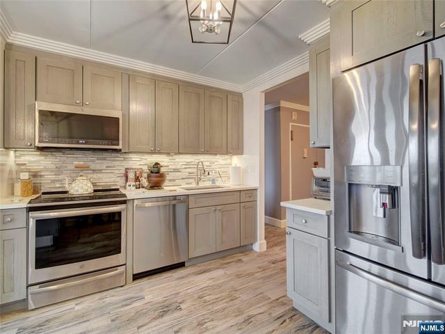 250 Gorge Road 8J, Cliffside Park, NJ 07010