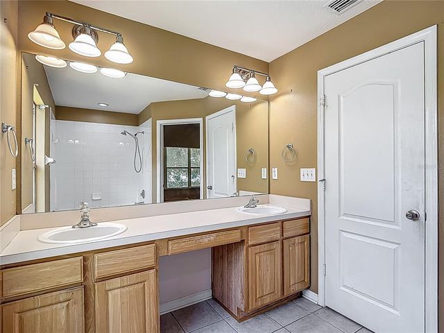 8576 SANDY BEACH ST, Tampa, FL 33634