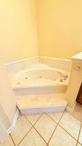 1180 WILLIAMSBURG DR, Atoka, TN 38004