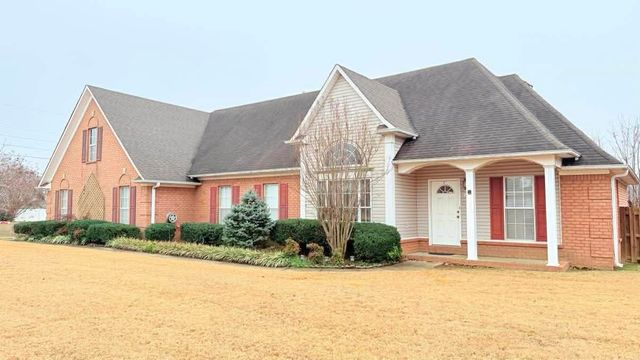 1180 WILLIAMSBURG DR, Atoka, TN 38004