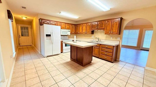 1180 WILLIAMSBURG DR, Atoka, TN 38004