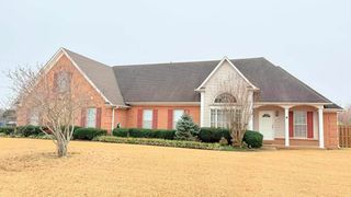 1180 WILLIAMSBURG DR, Atoka, TN 38004