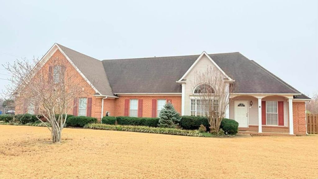 1180 WILLIAMSBURG DR, Atoka, TN 38004