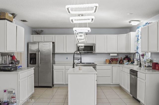 2771 Snapdragon Drive NW, Palm Bay, FL 32907