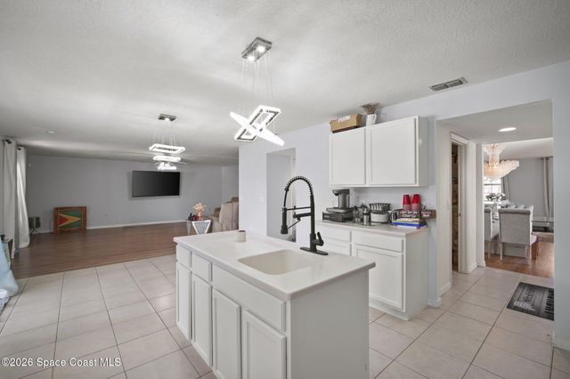 2771 Snapdragon Drive NW, Palm Bay, FL 32907