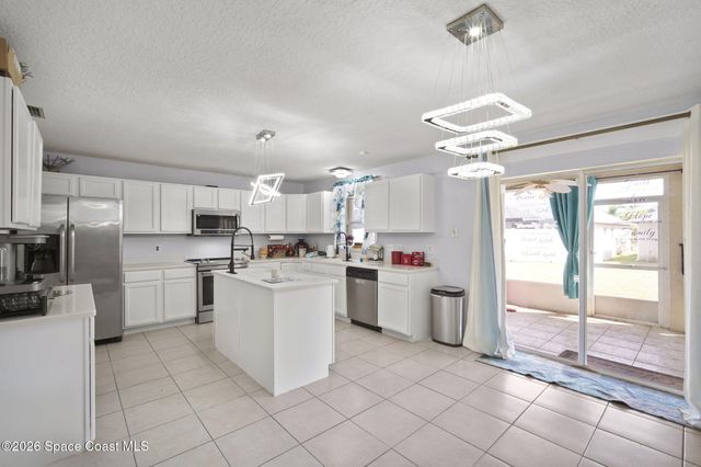 2771 Snapdragon Drive NW, Palm Bay, FL 32907