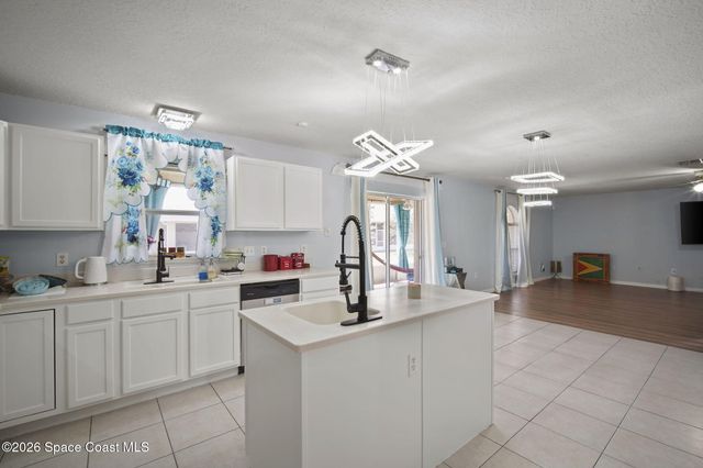 2771 Snapdragon Drive NW, Palm Bay, FL 32907