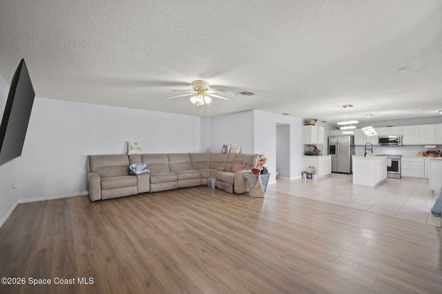 2771 Snapdragon Drive NW, Palm Bay, FL 32907