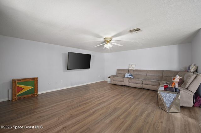 2771 Snapdragon Drive NW, Palm Bay, FL 32907