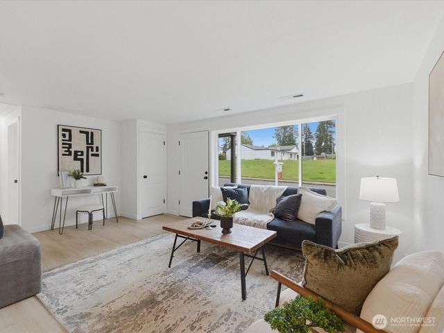 23208 54th Ave W, Mountlake Terrace, WA 98043