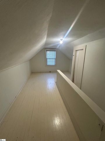 9 E Mountain View Avenue, Greenville, SC 29609