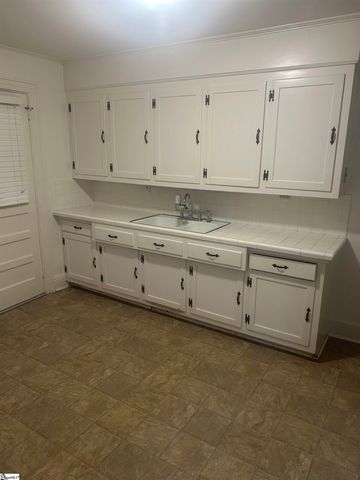 9 E Mountain View Avenue, Greenville, SC 29609