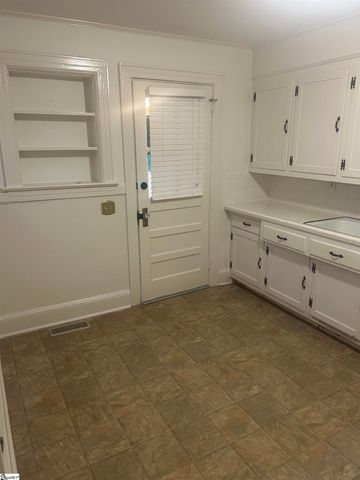 9 E Mountain View Avenue, Greenville, SC 29609