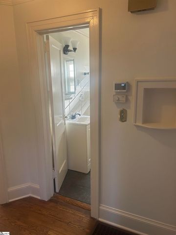 9 E Mountain View Avenue, Greenville, SC 29609