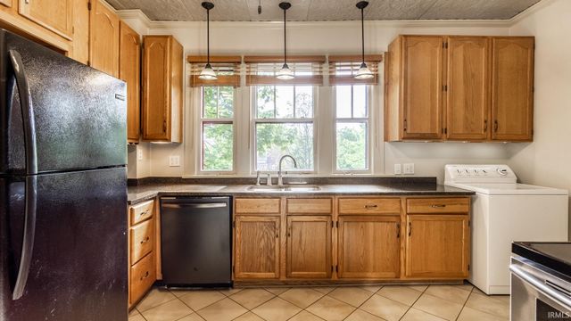 702 W 7th Street, Bloomington, IN 47404