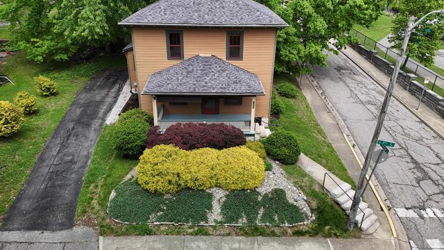 702 W 7th Street, Bloomington, IN 47404