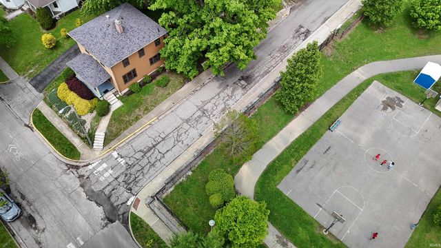 702 W 7th Street, Bloomington, IN 47404