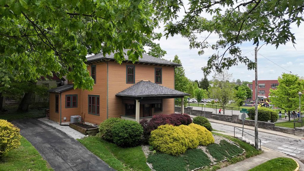 702 W 7th Street, Bloomington, IN 47404