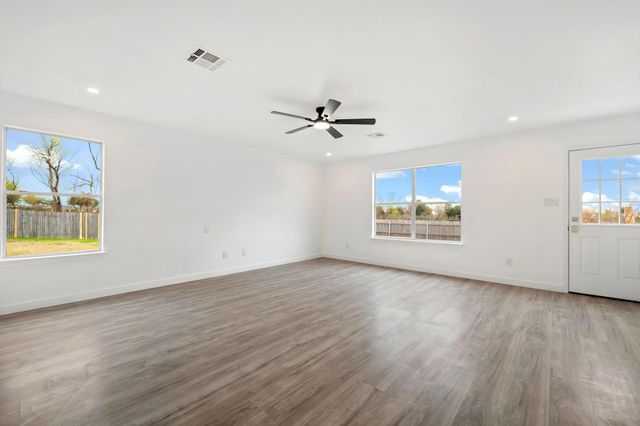 13501 Sierra Wind LN, Elgin, TX 78621