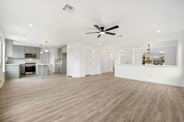 13501 Sierra Wind LN, Elgin, TX 78621