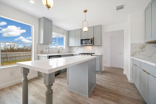 13501 Sierra Wind LN, Elgin, TX 78621