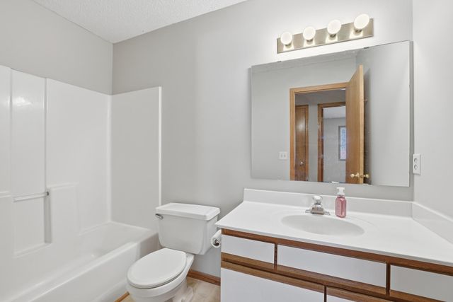 2578 Bedford Court 15, Mendota Heights, MN 55120